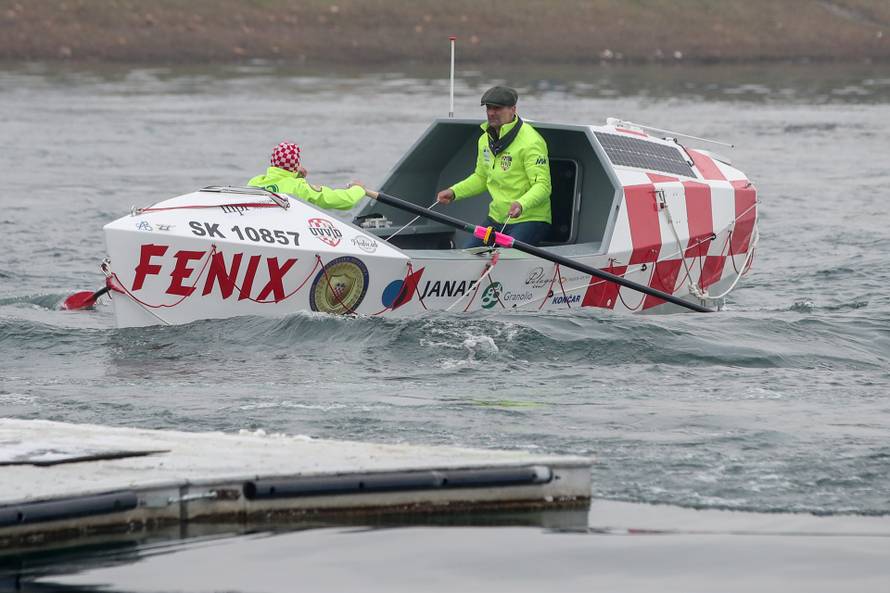 Zagreb: Održana svečanost porinuća i blagoslova čamca Fenix kojim će hrvatski branitelji preveslati Atlantik