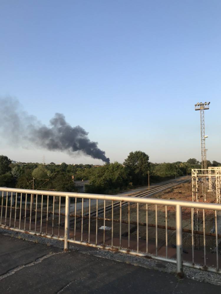 Veliki požar na Jakuševcu: Dim se proširio, gasili su cijelu noć