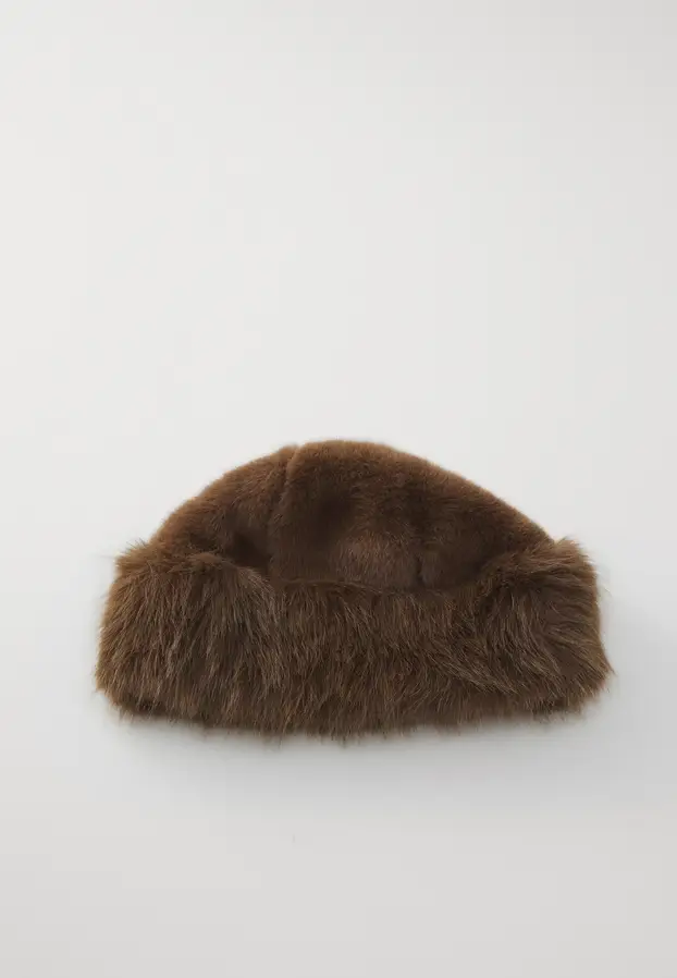 Ove sezone kape su chic i raznolike - od atraktivnih šilterica do beanie s mašnama