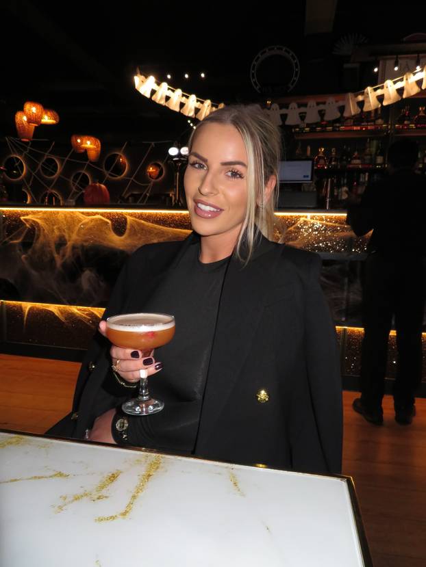 FOTO Zbog fatalne ljepotice je premierligaš dobio nove fanove