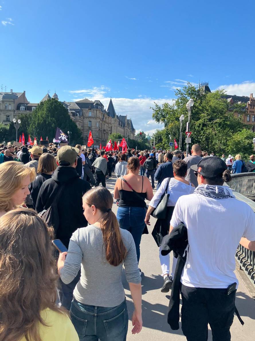 VIDEO Tako to rade Francuzi. Prijestolnica EU je u blokadi: 'Macron militarizira državu!'