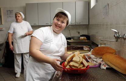 Našli su joj posao: Lucija (19) pomaže i kuha u dječjem vrtiću 
