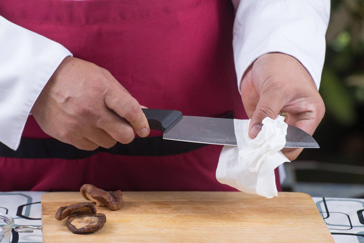 Trikovi s nožem koji će olakšati kuhanje: Evo kako rezati povrće
