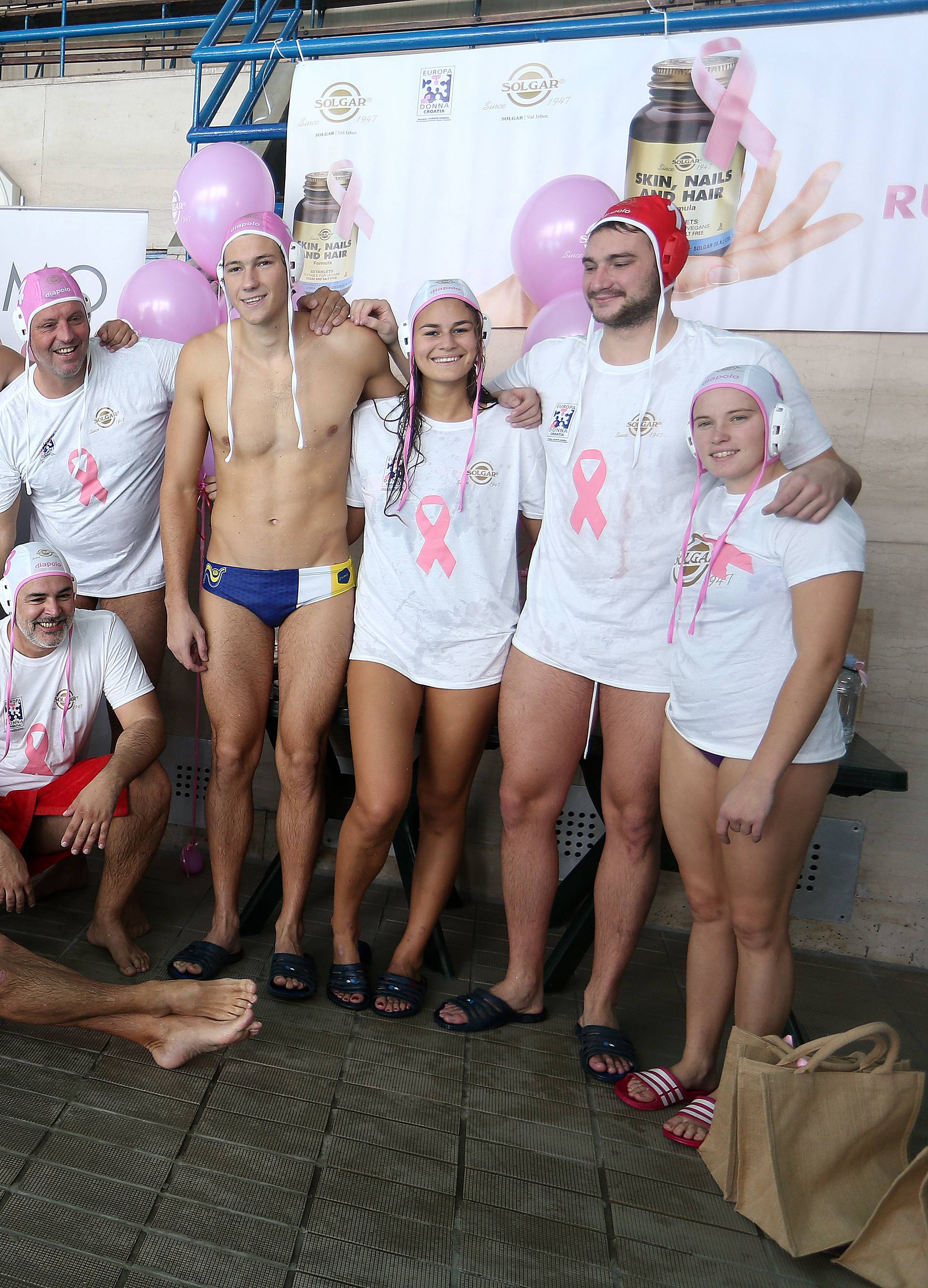 Poznati igrali vaterpolo kako bi podigli svijest o raku dojke