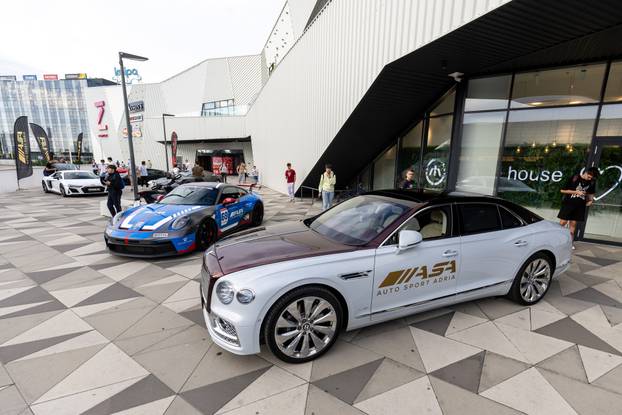 Zagreb: Ispred Z Centra izložena limitirana izdanja luksuznih i supersportskih automobila