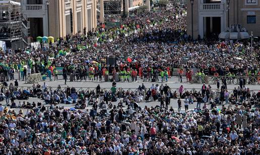 Na papin sprovod stiglo je oko 200.000 ljudi: 'Papa Franjo imao je otvoreno srce za sve...'
