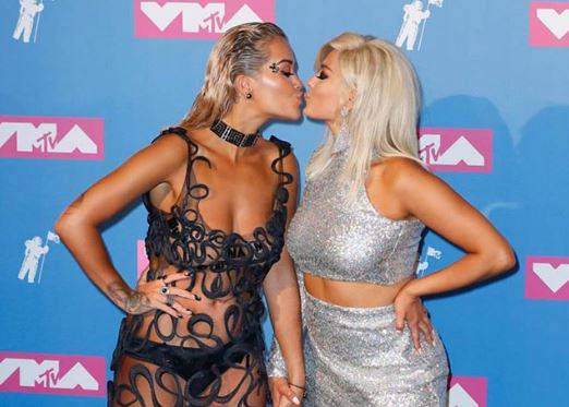 'Pao' i ples u krilu: Rita Ora za rođendan je dobila striptizetu