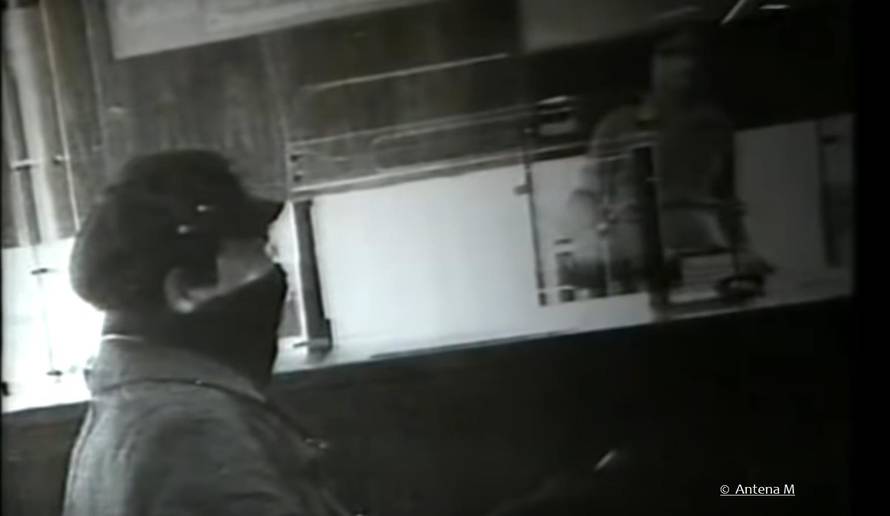 Ovo je fotka iz 1979. godine i na njoj Arkan pljačka banku?