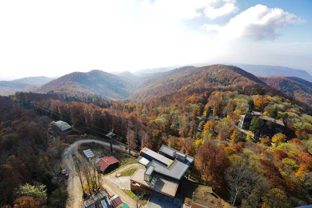 Gornja postaja Žičare Sljeme u jesenskom ruhu