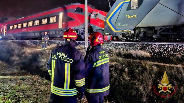 Kaos u Italiji: U sudaru dva vlaka najmanje 17 ozlijeđenih