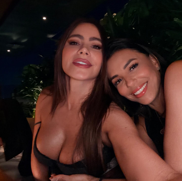 FOTO Dvije latino 'bombe' pozirale zajedno: Sofia Vergara uživala u zagrljaju Eve Longorije
