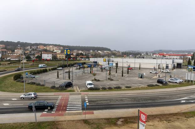 Pula: Trgovački centri prazni tijekom drugog bojkota
