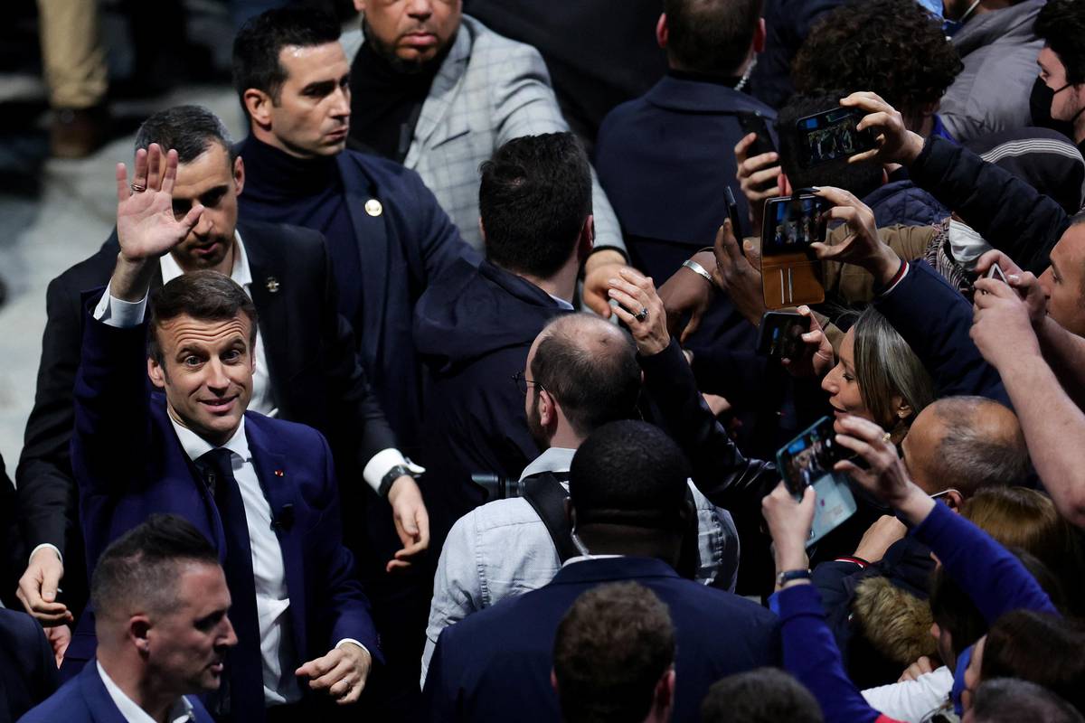 Emmanuel Macron je obećao više socijalne pravde, upozorio na opasna lažna obećanja