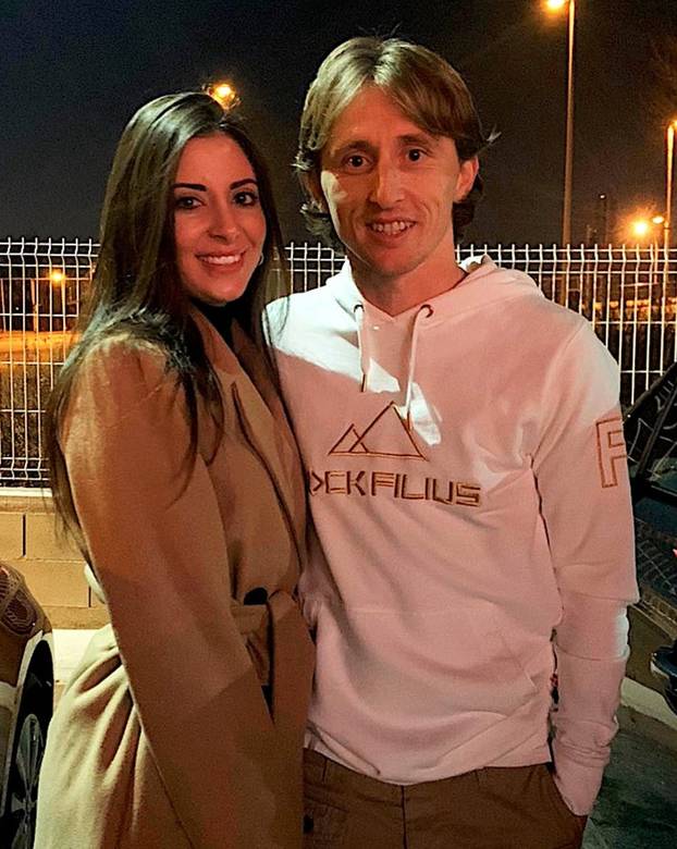 FOTO Vruća navijačica žali zbog odlaska Modrića: Kad ne nosi njegov dres, voli nositi tangice