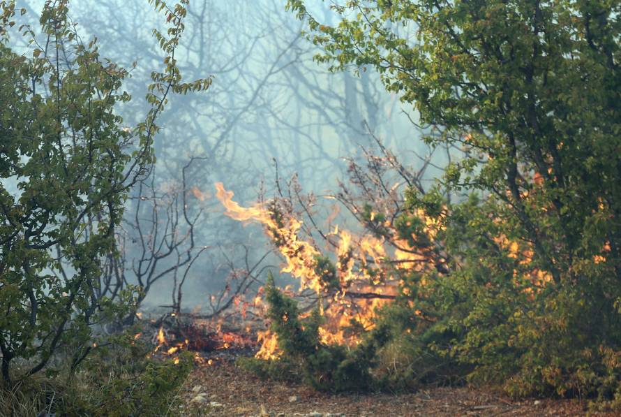 Evakuirali stanovnike sela kod Drniša: 'Ovo je velika nesreća'