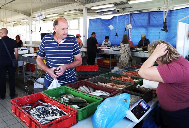 Šibenik:Bogata ponuda ribe na sibenskoj ribarnici.