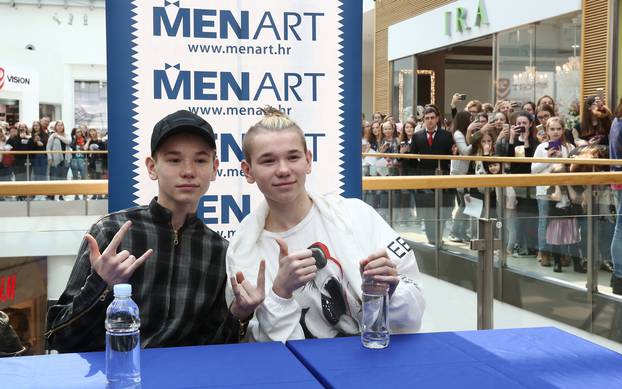 Zagreb: Norveške pop zvijezde Marcus & Martinus u Menartovoj knjižari družili se s obožavateljima