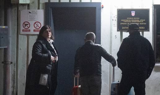 VIDEO Pogledajte trenutak kad Žalac ulazi u zatvor Remetinec. Ispred ulaza mahala novinarima