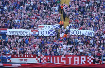 Hrvatski navijači na Maksimiru traže nezavisnost za Škotsku