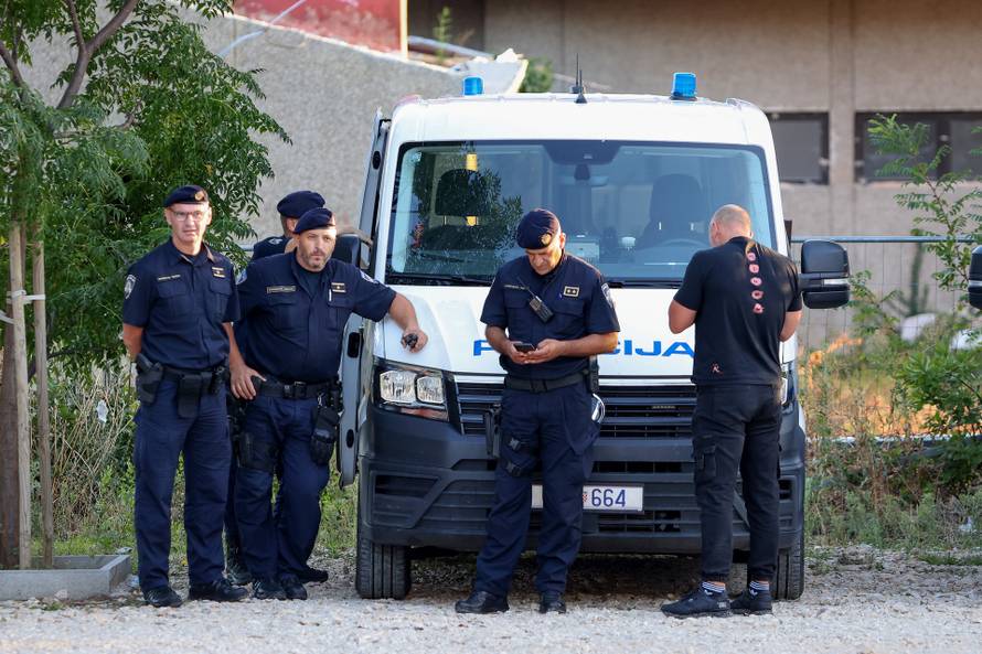 Benkovac: Organizatori benkovačkog festivala "Nosi se" koji je odgođen nakon prosvjeda branitelja održali mirni prosvjed