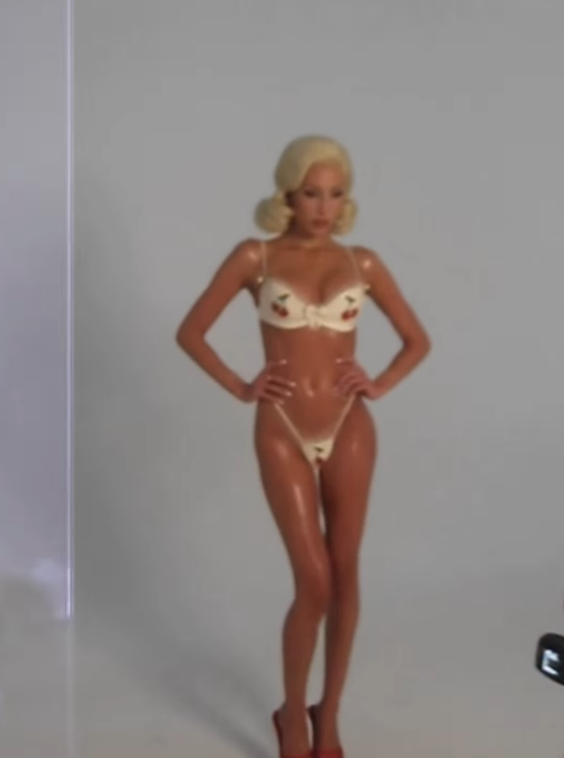 Influencerica koja je partijala u Hrvatskoj pokazala kako joj stoji mini bikini na trešnjice