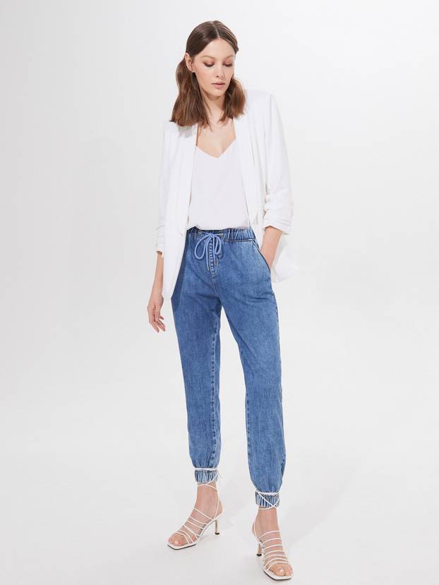 Legenda za sve generacije: Top 10 plavih traperica bez rupica