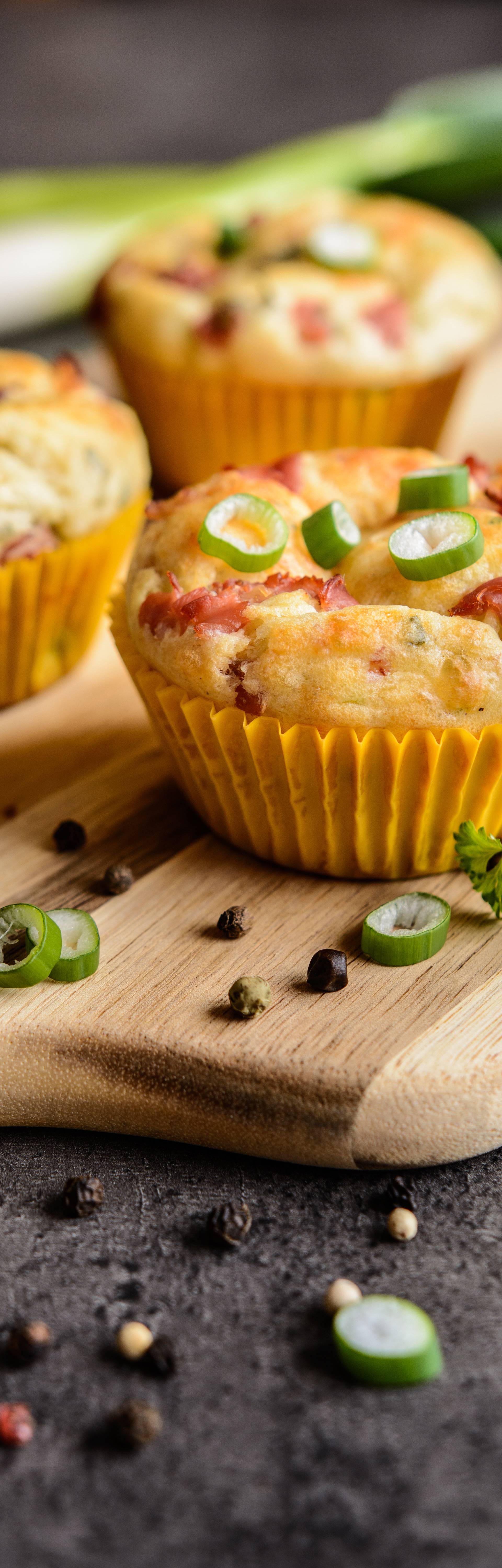 Salty bacon muffins with onion