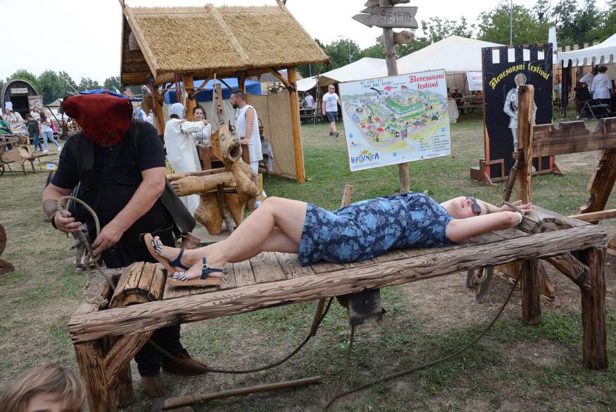 Koprivnica: Posjetitelji Renesansnog festivala testirali svoju hrabrost na spravama za muÄ?enje