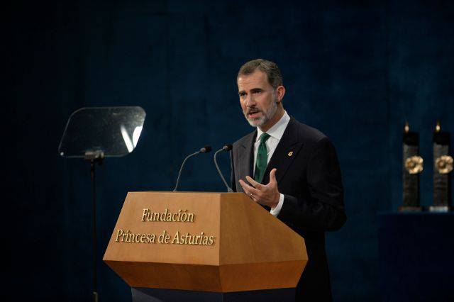 Spain's King Felipe delivers a closing speech at the 2017 Princess of Asturias Awards at the Campoamor theatre in Oviedo