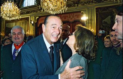 Državne novce trošio na luksuzna putovanja, privatne avione i plaže s golim curama