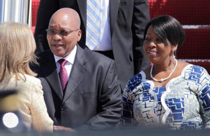Rat predsjednikovih žena: Zumu vara druga supruga?  