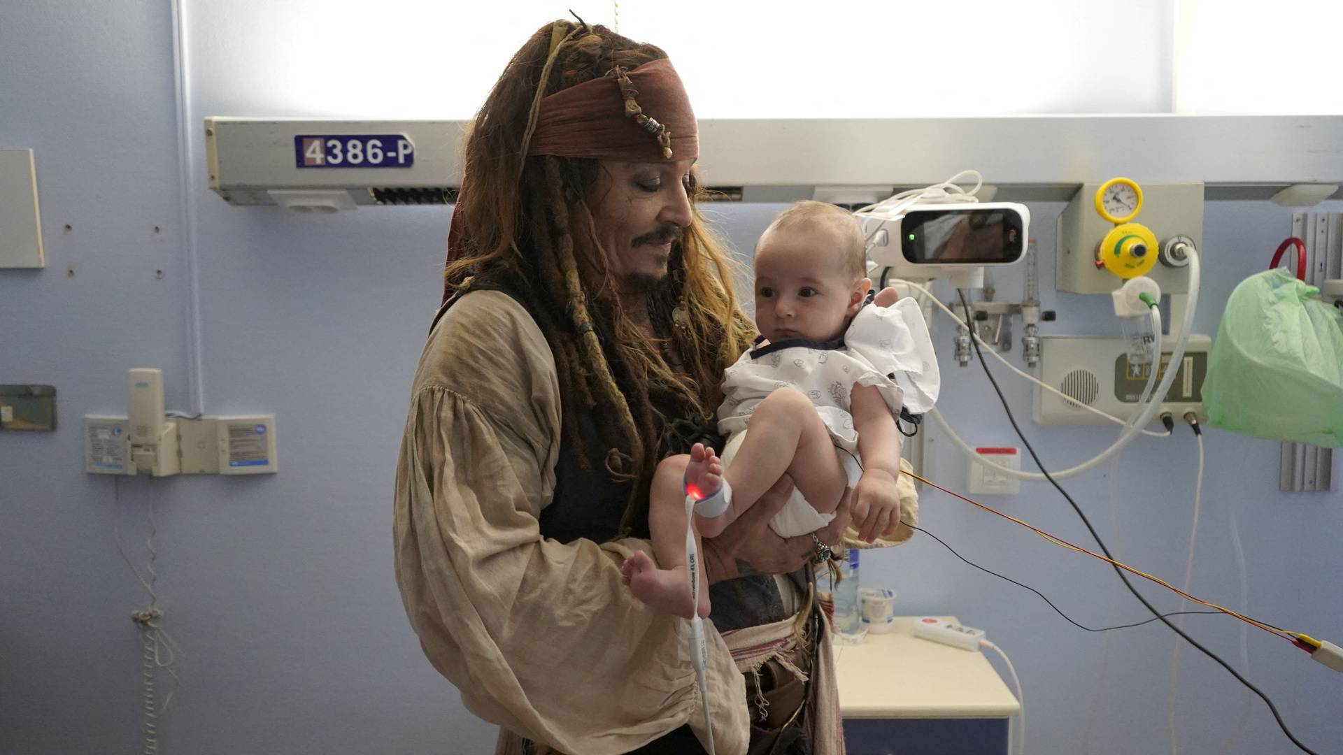 Jack Sparrow posjetio djecu u bolnici: 'Bio je vjetar svježine!'