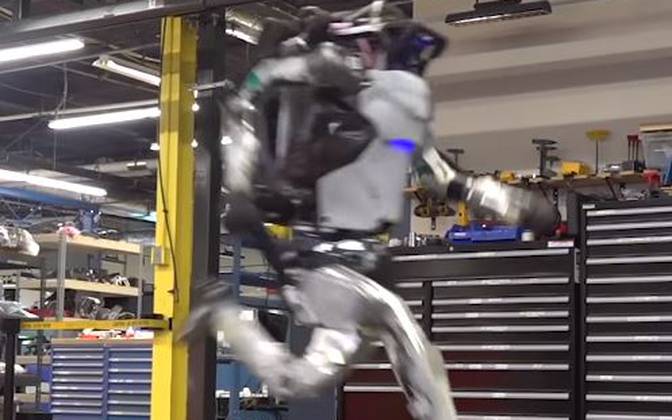 Robot Radi Parkour Tvorci Su Ponosni A Neki Ljudi Zabrinuti 24sata