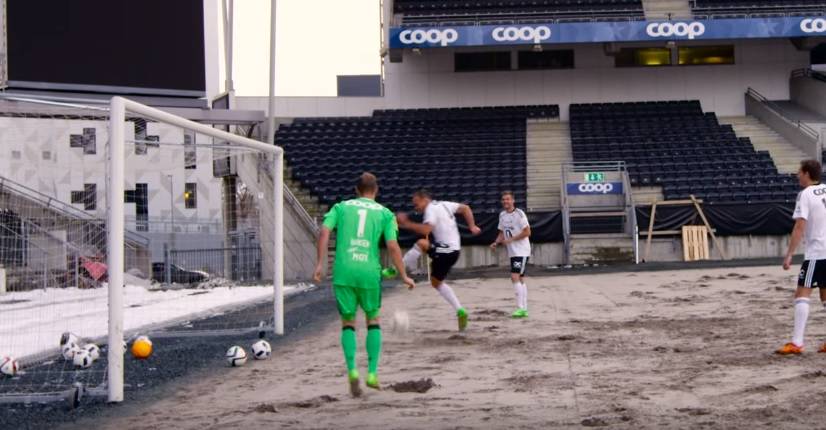 E, to je volej! Zabio gol nakon centaršuta s vrha nebodera...