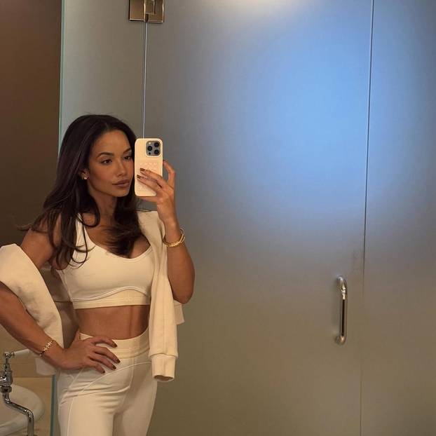 FOTO Bivša konobarica se zbog Benzeme preobratila na islam, rodila mu i dijete. Prekinuli su