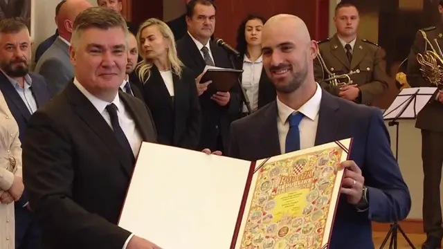 VIDEO Milanović je odlikovao sportaše: 'Ambiciju ne možeš zaustaviti. Ona ima krila i ide'