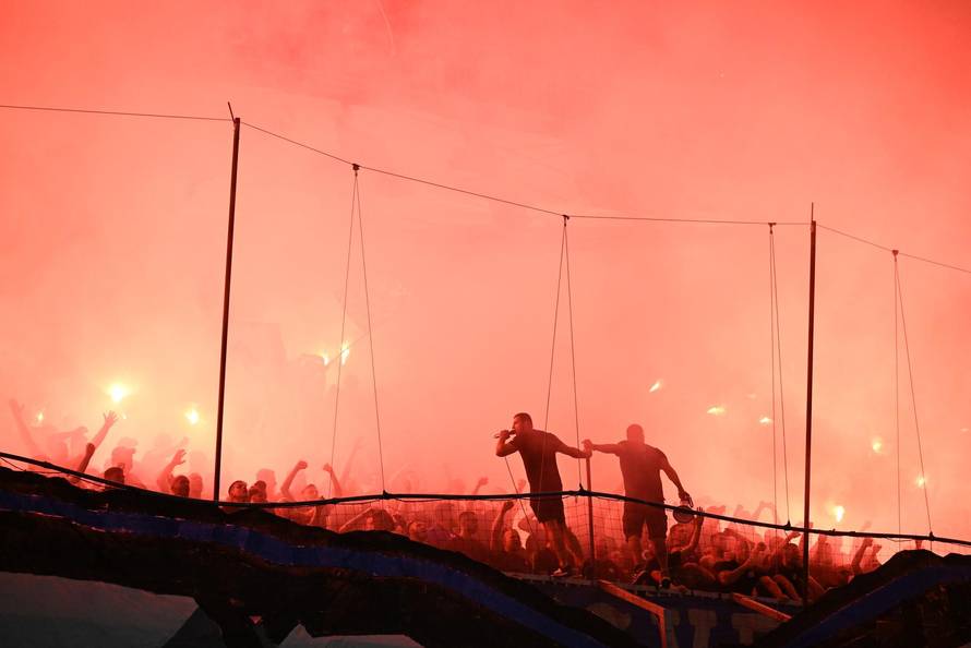 Atmosfera na tribinama tijekom utakmice Dinama i Vikinga u play-offu za ulazak u UEFA Ligu prvaka