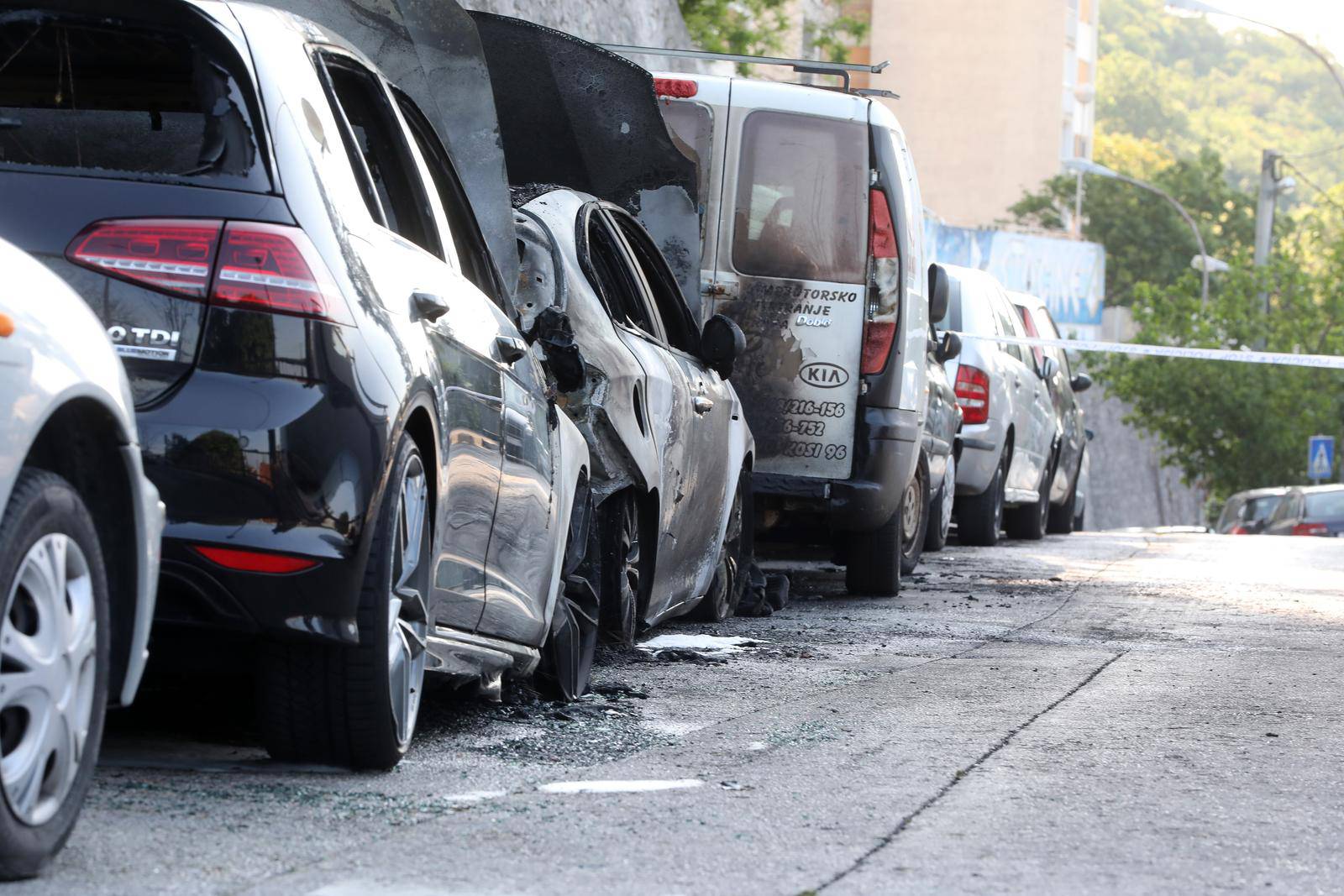 U Rijeci sinoć gorjelo šest automobila, očevid je u tijeku