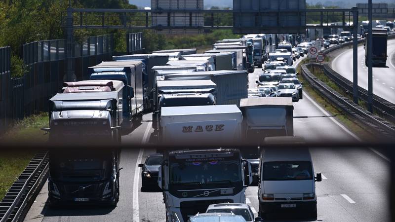 FOTO Pogledajte kilometarsku gužvu na A3: U sudaru poginula jedna osoba. Otvorili su cestu
