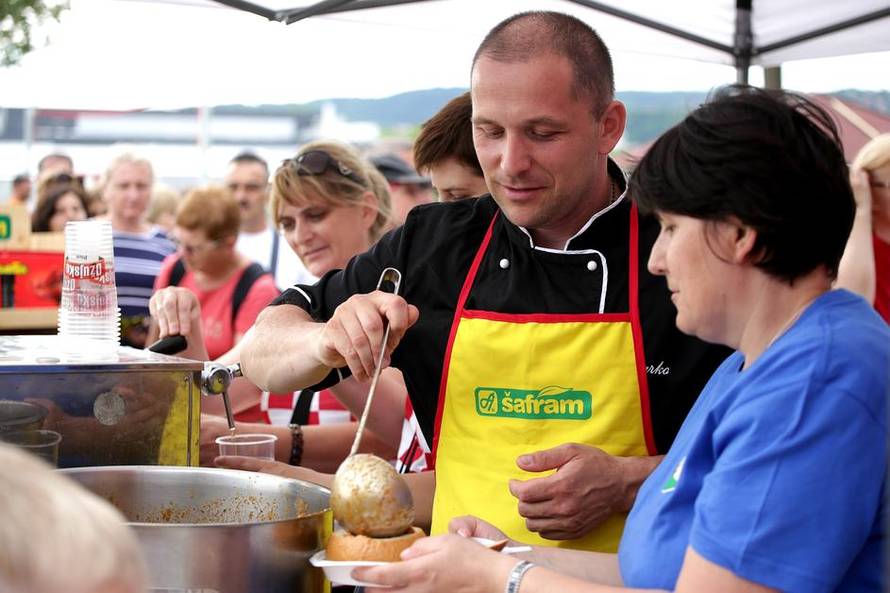 Sočna piletina i kotlet s grilla za prste polizati za ljetni ručak