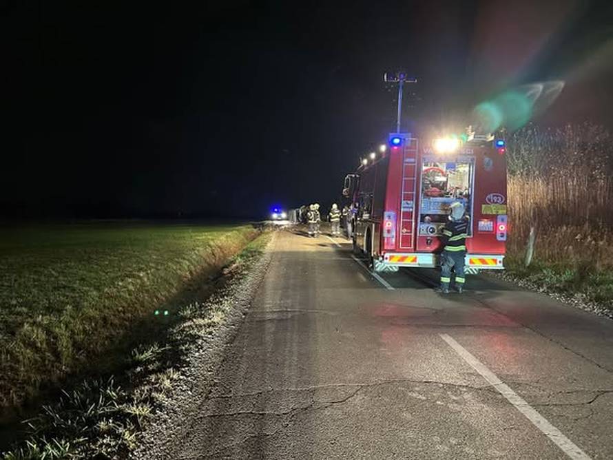 FOTO Sletio s ceste u Stupniku, pogledajte što je ostalo od auta