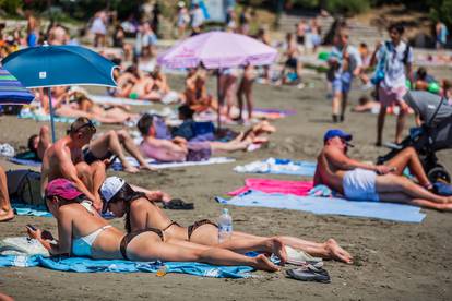 Pogledajte krcatu plažu Bačvice