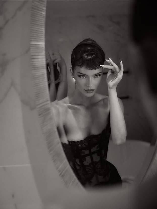 FOTO Fatalna brineta zapalila internet! U izazovnom izdanju otkrila je svoju 'malu tajnu'