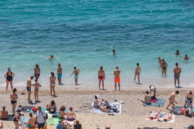 Pravo ljeto na plaži Banje u Dubrovniku