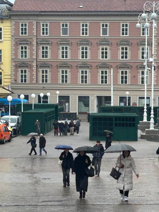 FOTO Ovo su adventske kućice na trgu, kako vam izgledaju?