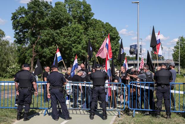 Zagreb: Dražen Keleminec sa svojim pravašima došao na Trnjanske kresove