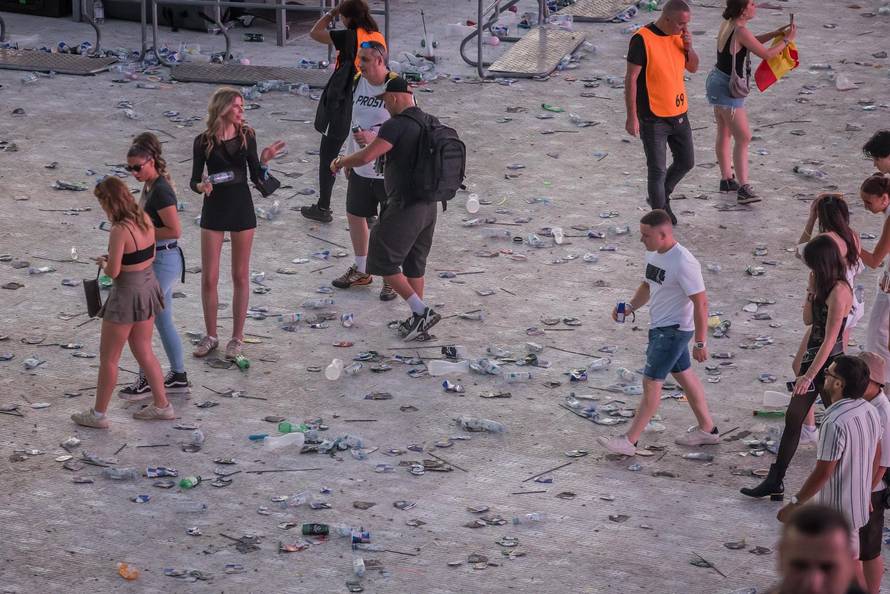 Split -  Smece nakon zavrsetka prve veceri Ultra Festivala. 
