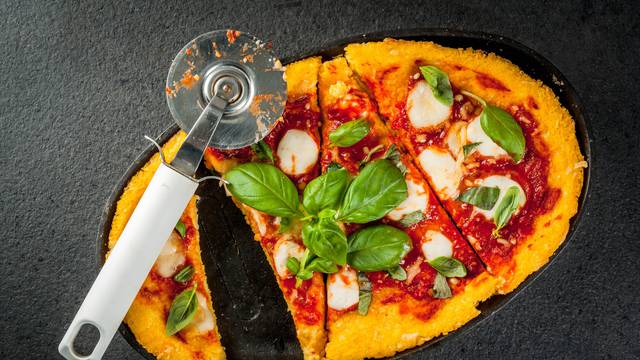 Napravite savršenu i ukusnu pizzu Margaritu u četiri koraka
