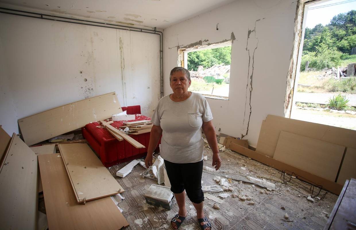 U kontejneru 6 mjeseci: 'Potres me skoro ubio. Kuća je počela pucati, ne znam kako smo izašli'