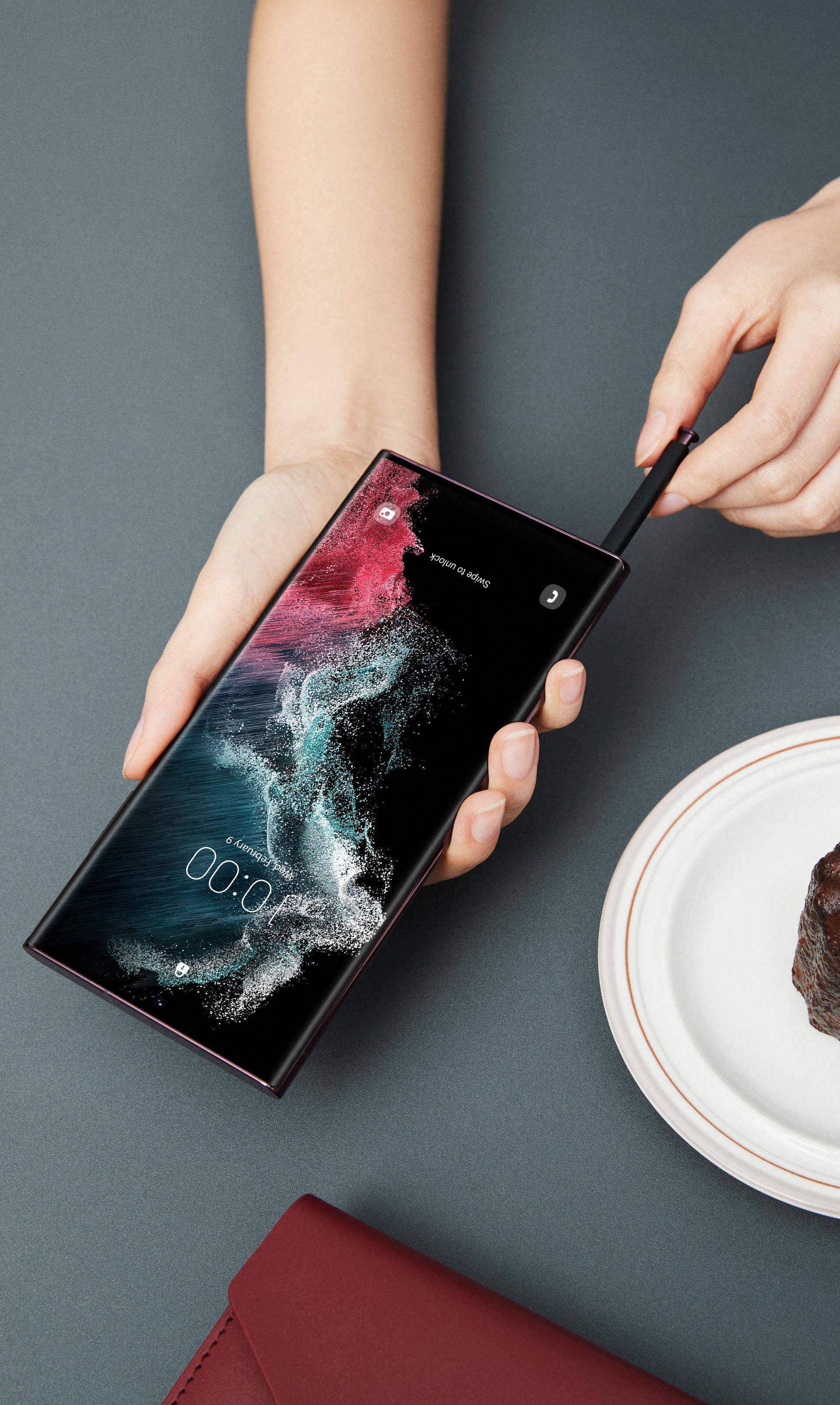 Upoznajte moćni trio najnovije Samsung Galaxy S22 serije pametnih telefona